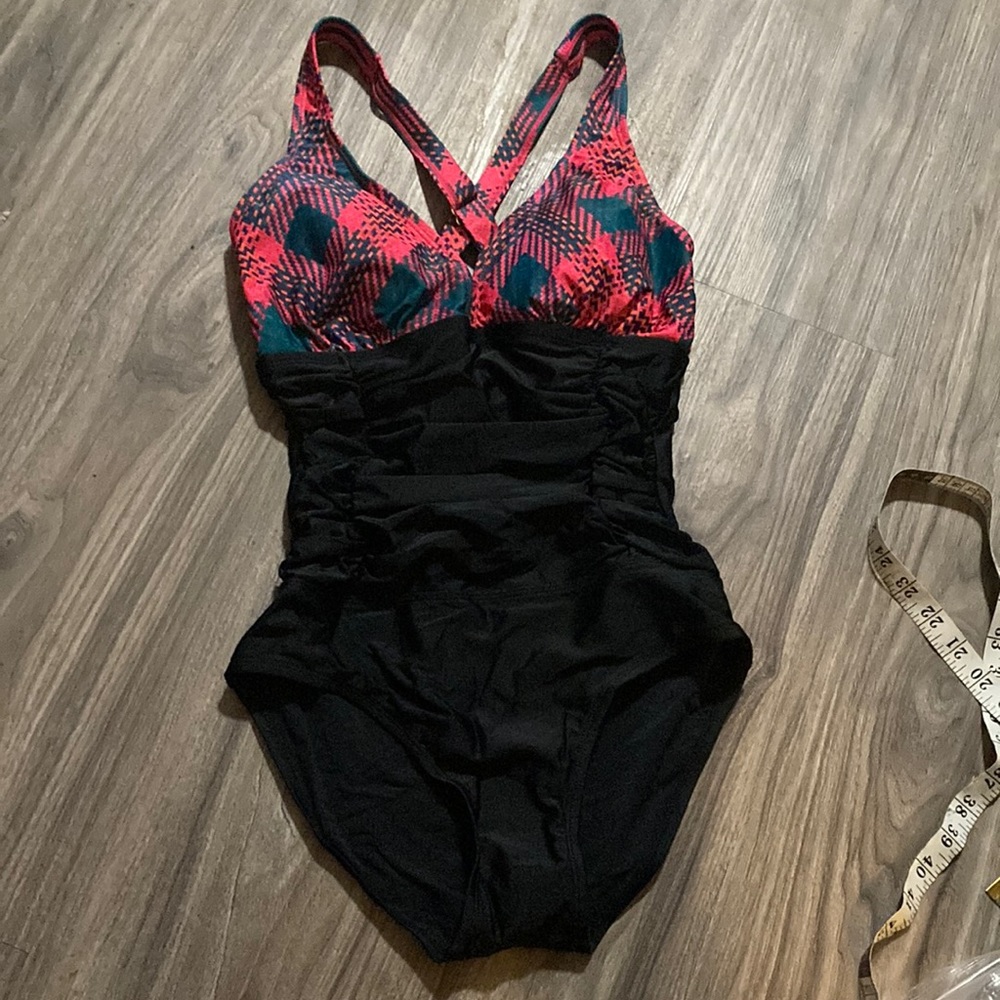 Laishen Crisscross One Piece Swimsuit Athletic Training Size small